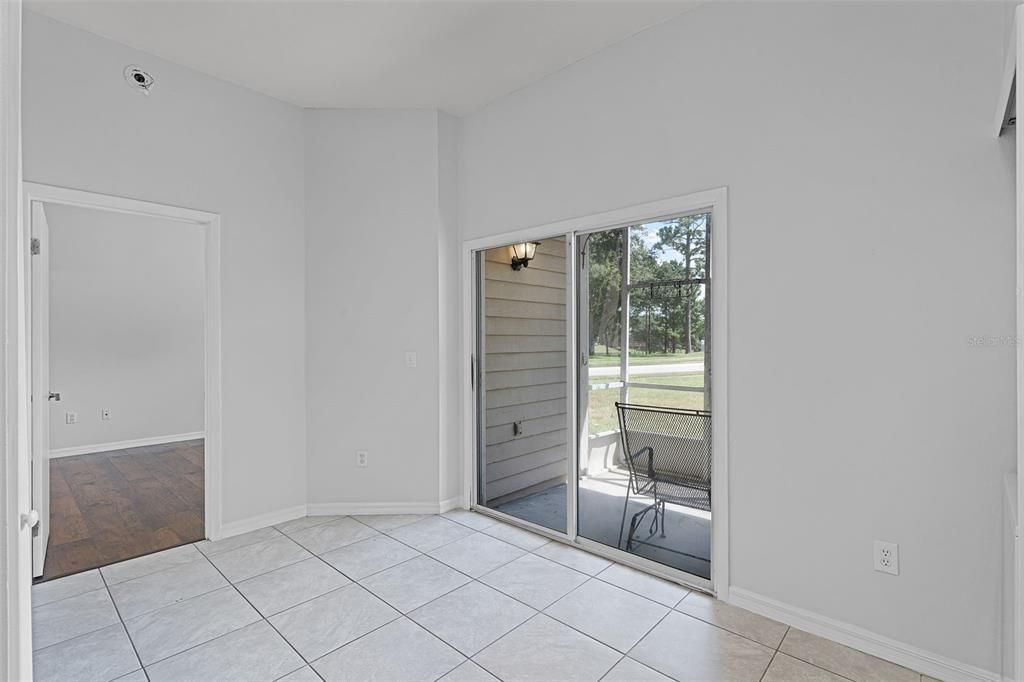 Под контрактом: $235,000 (2 спален, 2 ванн, 1098 Квадратных фут)