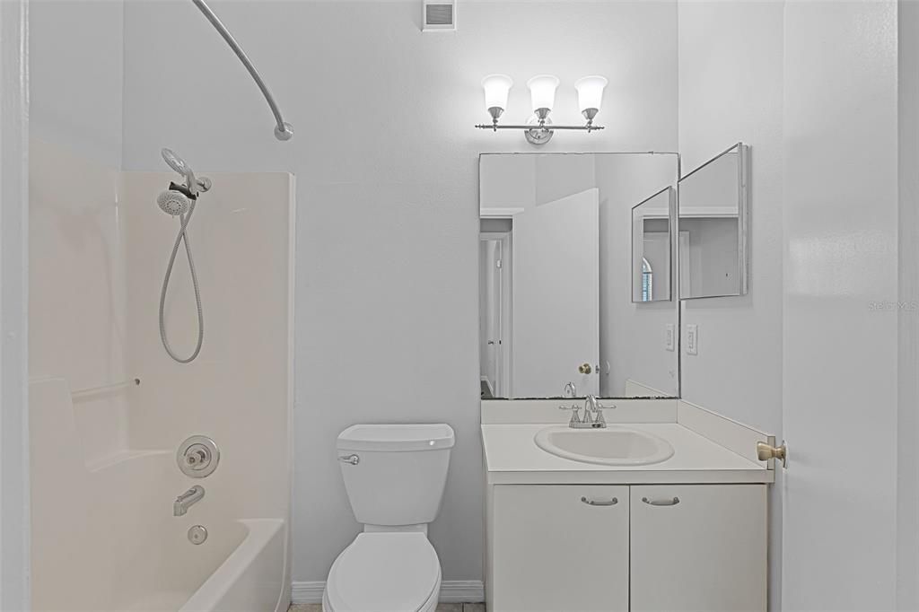 Под контрактом: $235,000 (2 спален, 2 ванн, 1098 Квадратных фут)