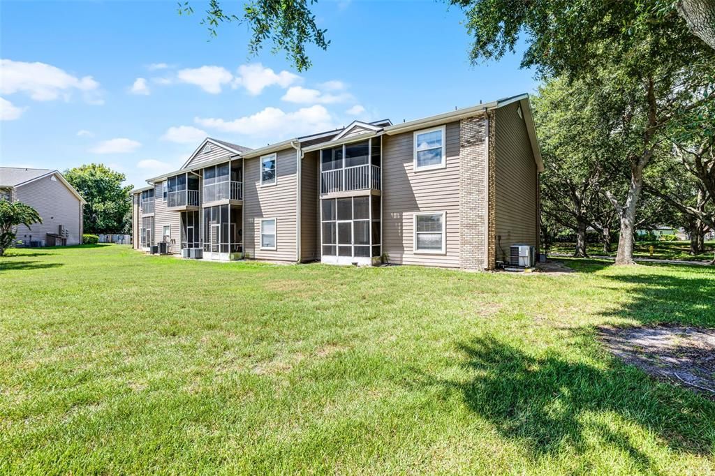 Под контрактом: $235,000 (2 спален, 2 ванн, 1098 Квадратных фут)