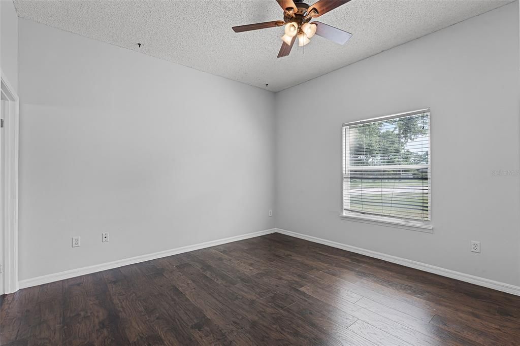 Под контрактом: $235,000 (2 спален, 2 ванн, 1098 Квадратных фут)