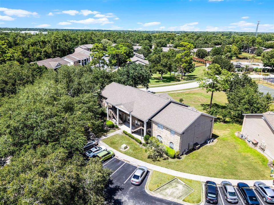 Под контрактом: $235,000 (2 спален, 2 ванн, 1098 Квадратных фут)