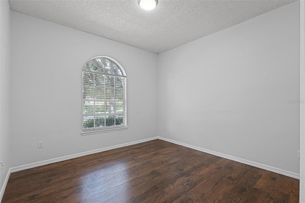 Под контрактом: $235,000 (2 спален, 2 ванн, 1098 Квадратных фут)