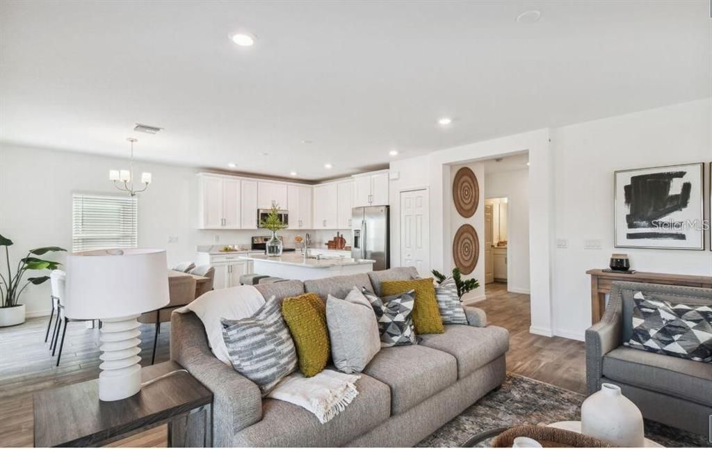 Active With Contract: $314,990 (4 beds, 3 baths, 2134 Square Feet)