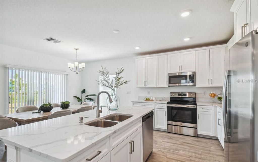 Active With Contract: $314,990 (4 beds, 3 baths, 2134 Square Feet)