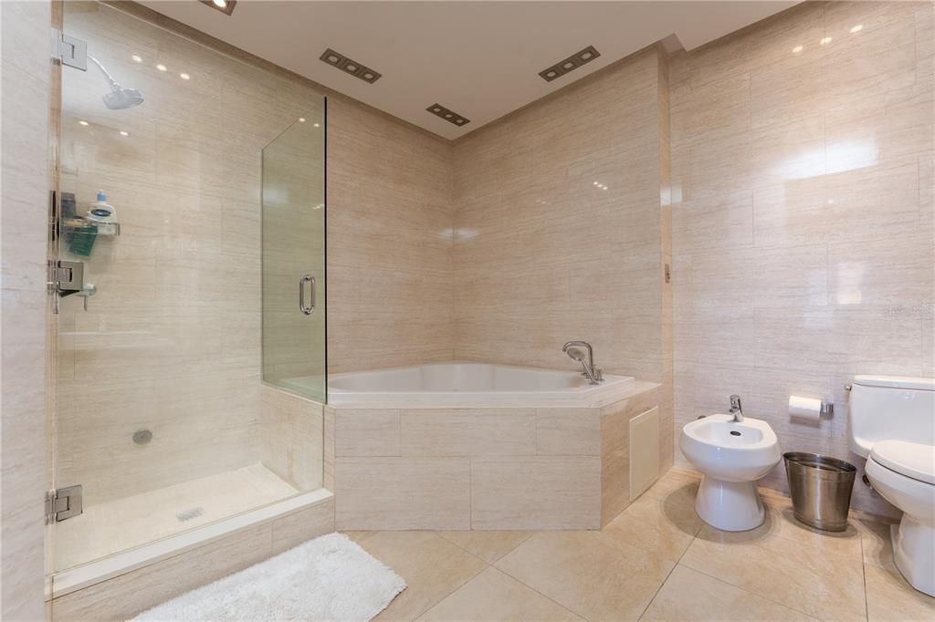 For Rent: $4,500 (2 beds, 2 baths, 1770.45 Square Feet)