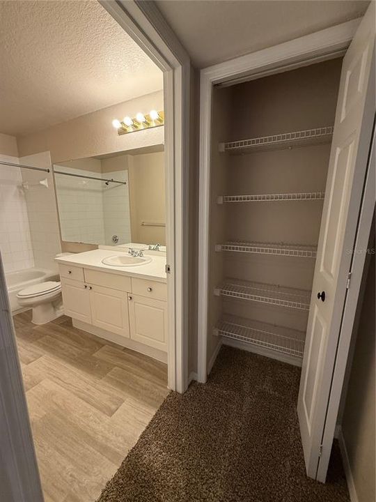 待售: $160,000 (1 贝兹, 1 浴室, 792 平方英尺)