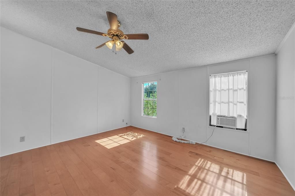 For Sale: $170,000 (3 beds, 2 baths, 1620 Square Feet)