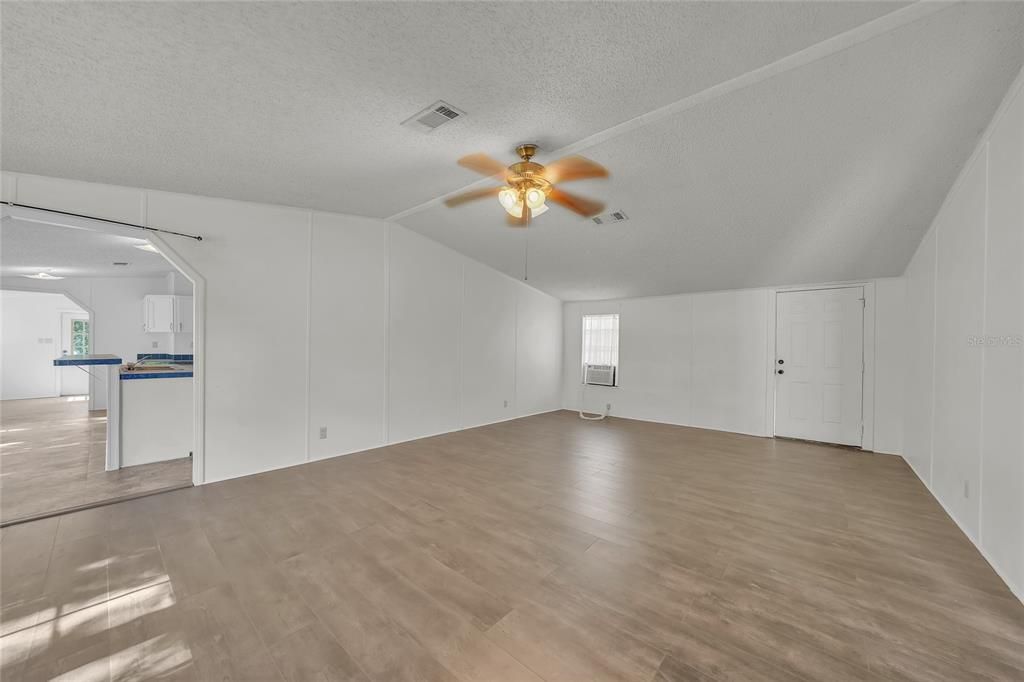 For Sale: $170,000 (3 beds, 2 baths, 1620 Square Feet)