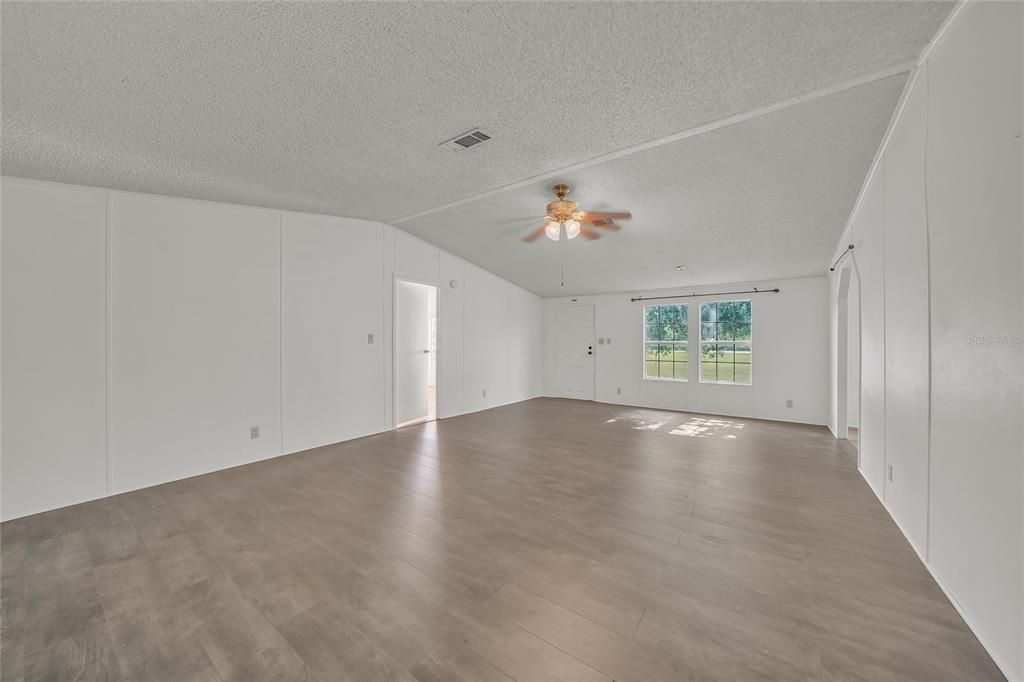 For Sale: $170,000 (3 beds, 2 baths, 1620 Square Feet)