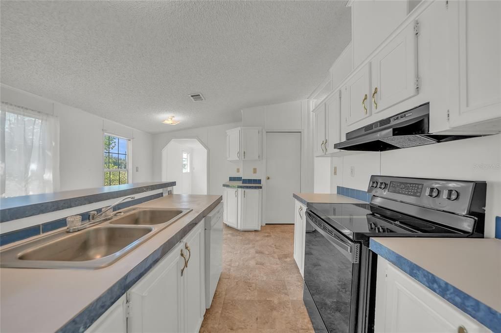 For Sale: $170,000 (3 beds, 2 baths, 1620 Square Feet)