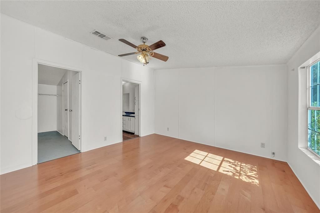 For Sale: $170,000 (3 beds, 2 baths, 1620 Square Feet)