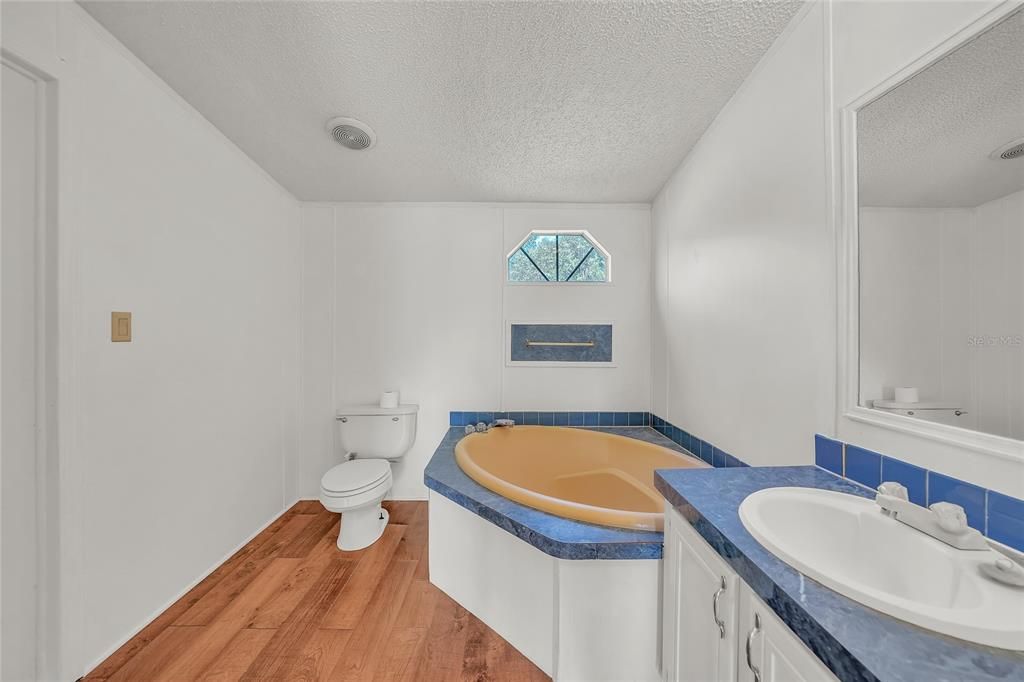 For Sale: $170,000 (3 beds, 2 baths, 1620 Square Feet)