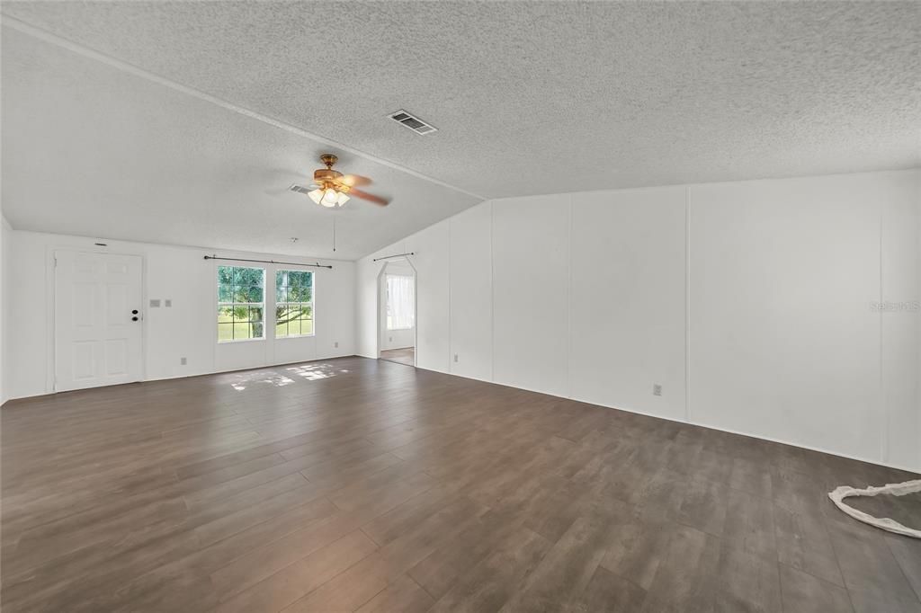 For Sale: $170,000 (3 beds, 2 baths, 1620 Square Feet)