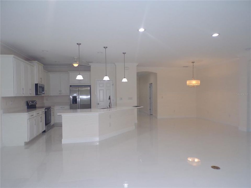 Под контрактом: $2,100 (3 спален, 2 ванн, 1804 Квадратных фут)