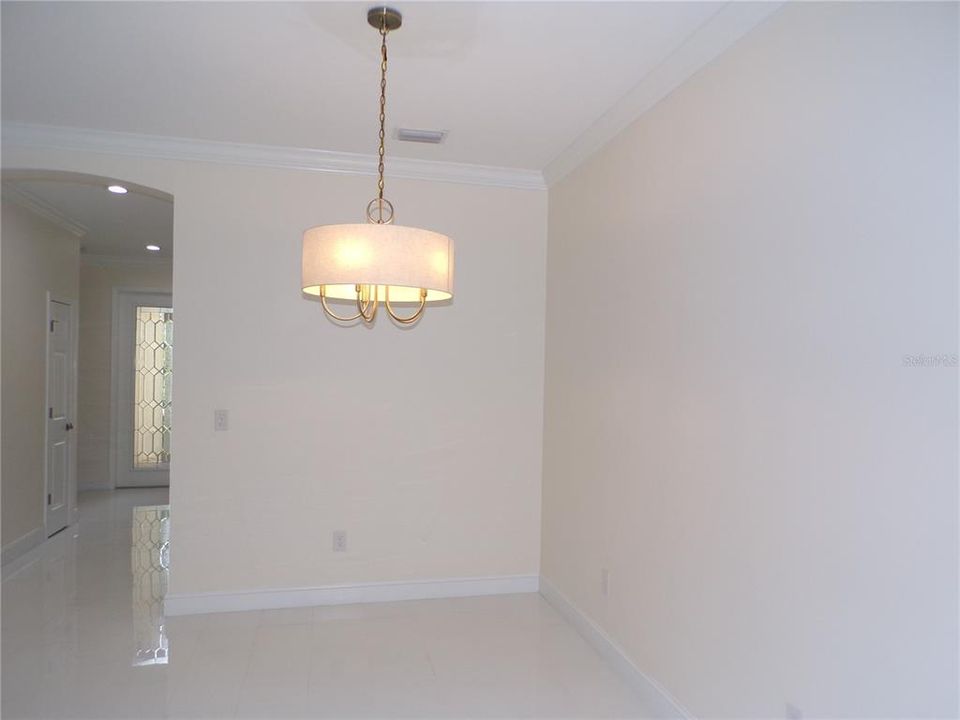 Под контрактом: $2,100 (3 спален, 2 ванн, 1804 Квадратных фут)