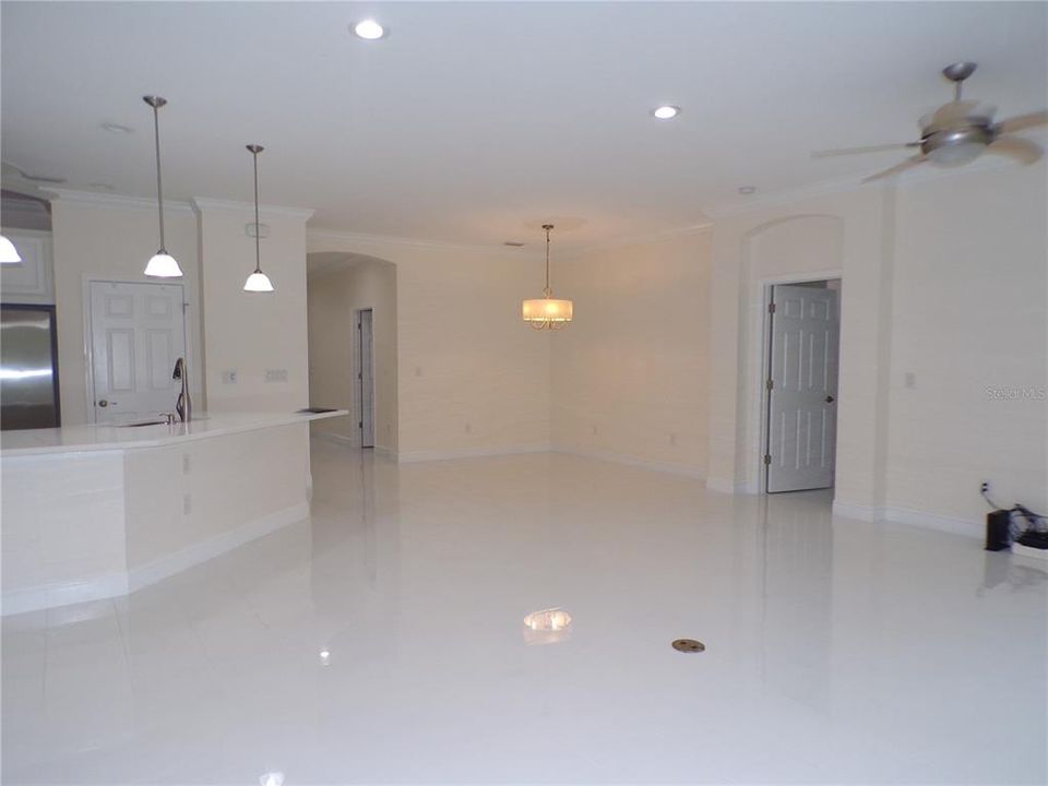 Под контрактом: $2,100 (3 спален, 2 ванн, 1804 Квадратных фут)