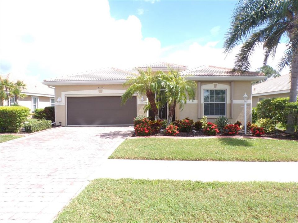 Под контрактом: $2,100 (3 спален, 2 ванн, 1804 Квадратных фут)