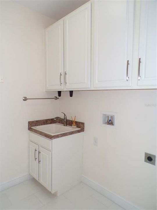 Под контрактом: $2,100 (3 спален, 2 ванн, 1804 Квадратных фут)