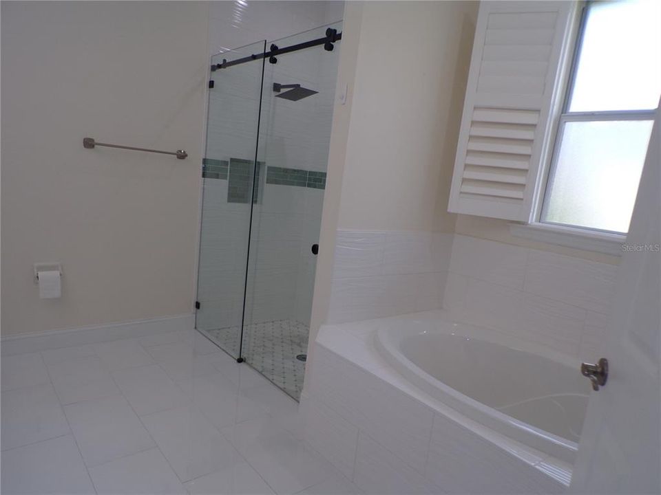 Под контрактом: $2,100 (3 спален, 2 ванн, 1804 Квадратных фут)