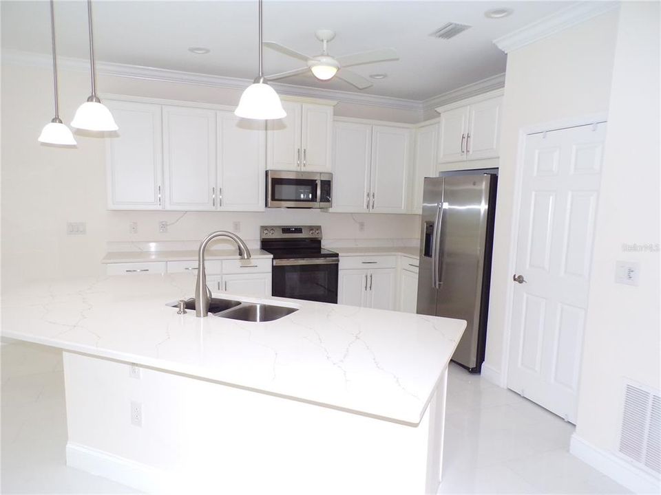 Под контрактом: $2,100 (3 спален, 2 ванн, 1804 Квадратных фут)