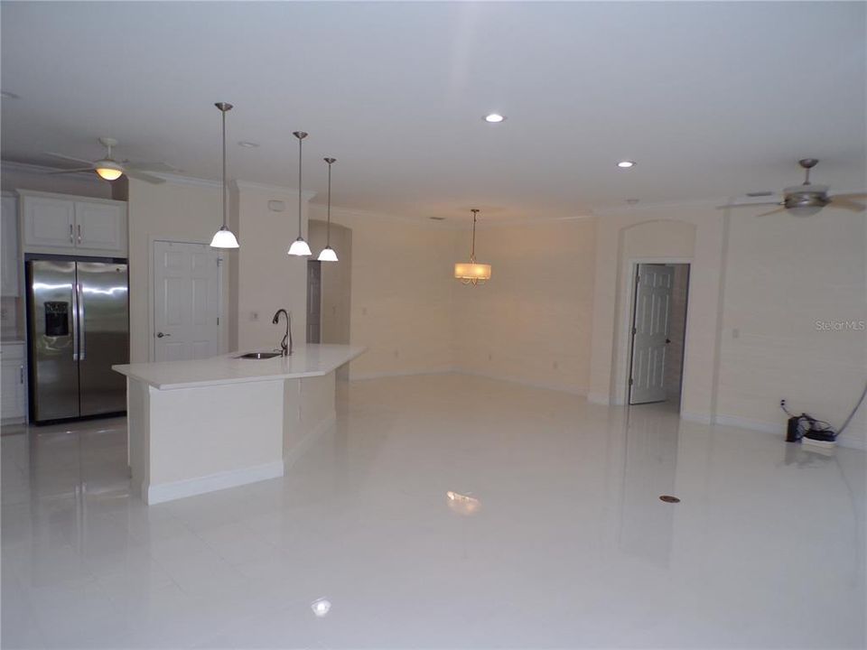 Под контрактом: $2,100 (3 спален, 2 ванн, 1804 Квадратных фут)