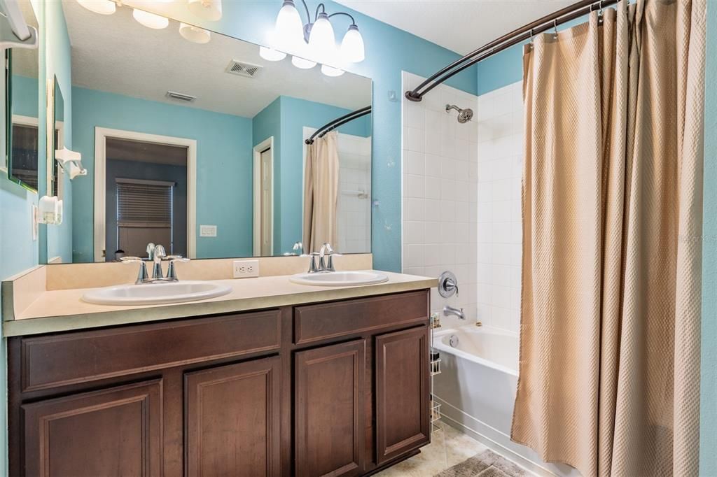 待售: $265,000 (3 贝兹, 2 浴室, 1420 平方英尺)