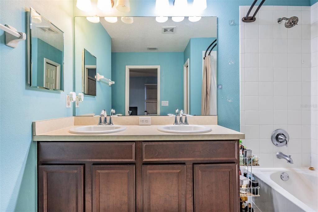 待售: $265,000 (3 贝兹, 2 浴室, 1420 平方英尺)