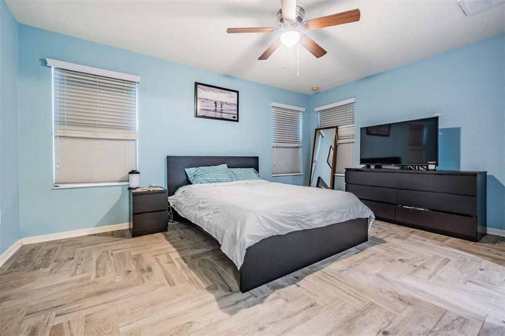 待售: $265,000 (3 贝兹, 2 浴室, 1420 平方英尺)