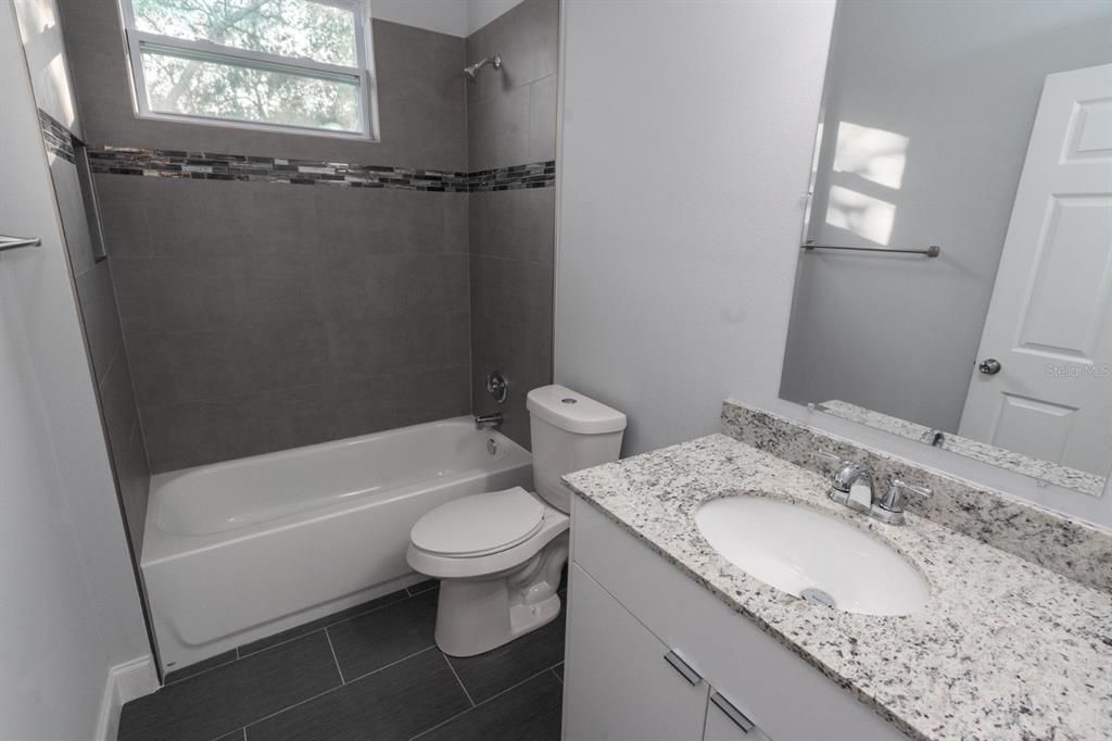 待售: $319,900 (4 贝兹, 2 浴室, 1630 平方英尺)