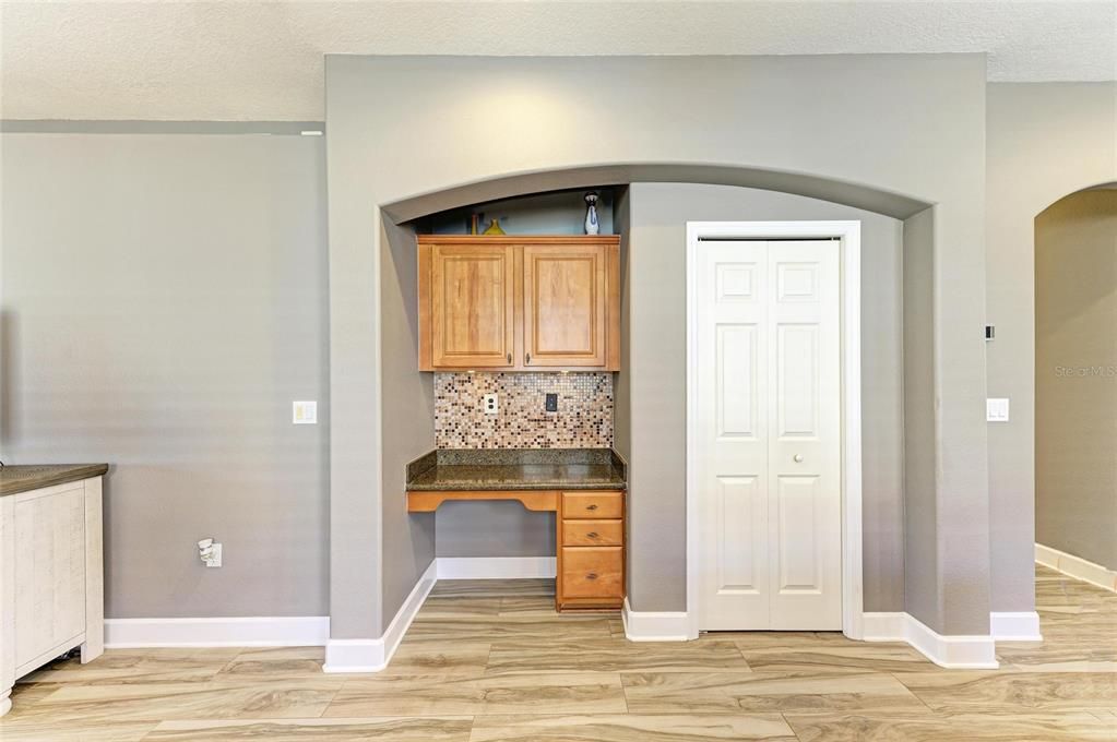 For Rent: $1,950 (3 beds, 2 baths, 2062 Square Feet)