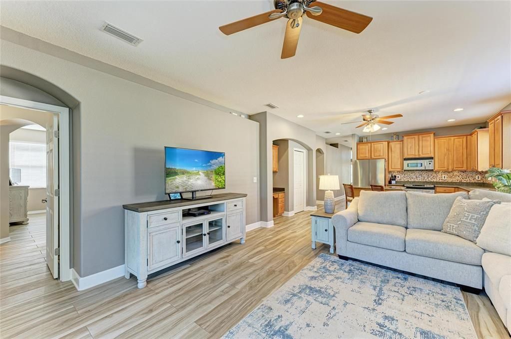 For Rent: $1,950 (3 beds, 2 baths, 2062 Square Feet)