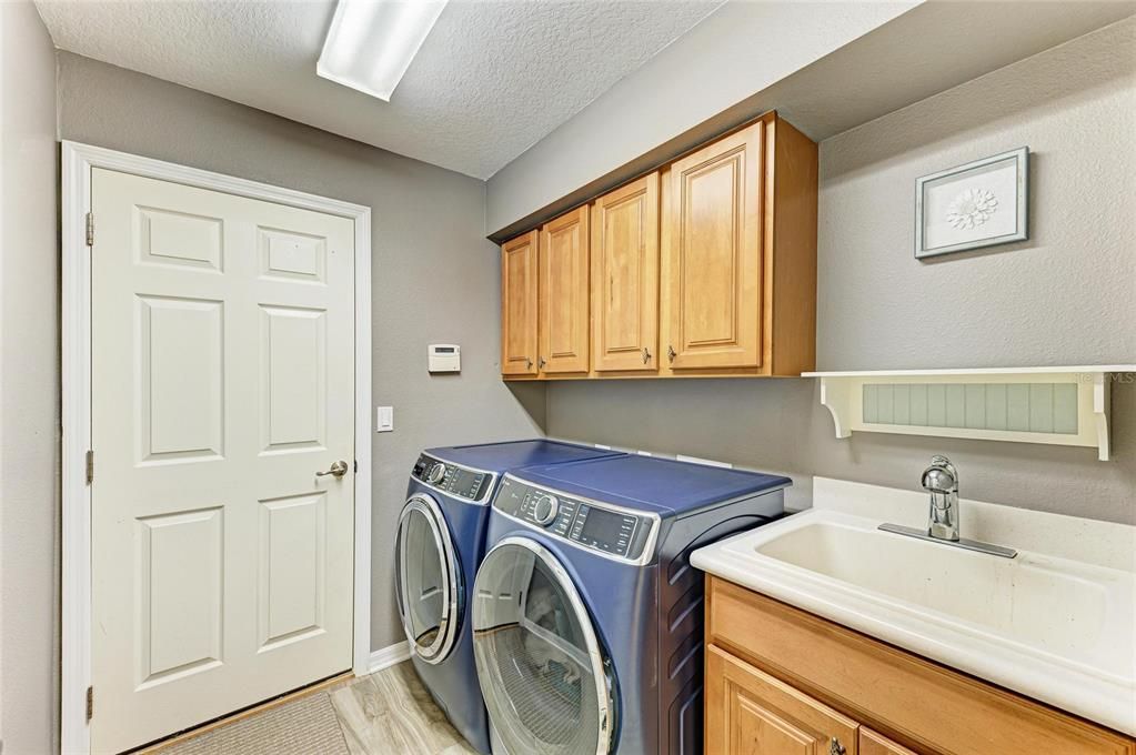 For Rent: $1,950 (3 beds, 2 baths, 2062 Square Feet)