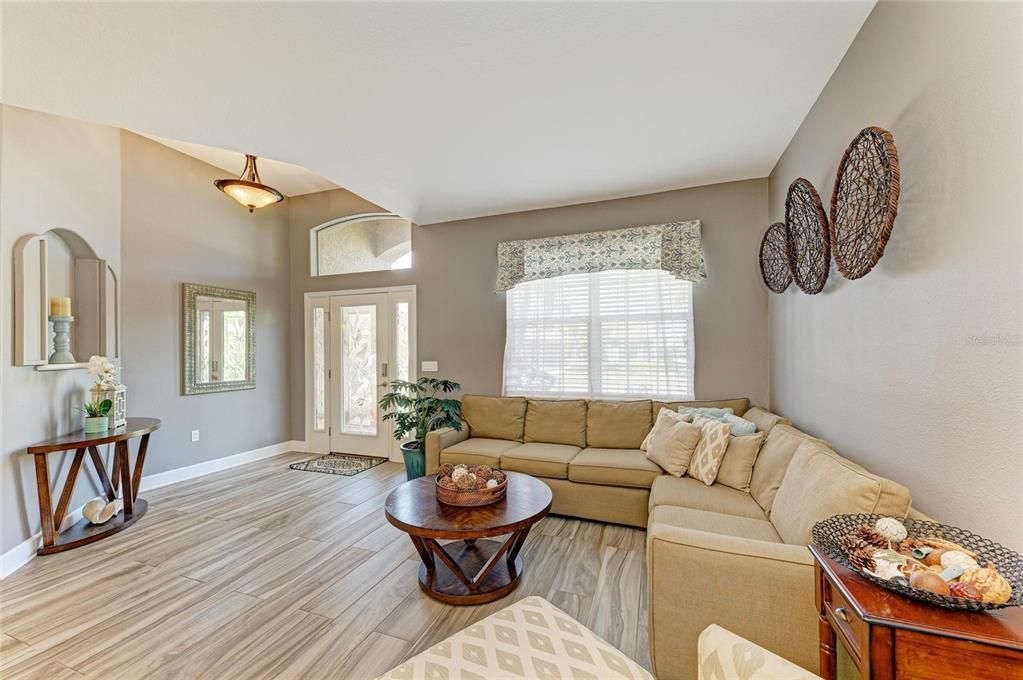For Rent: $1,950 (3 beds, 2 baths, 2062 Square Feet)