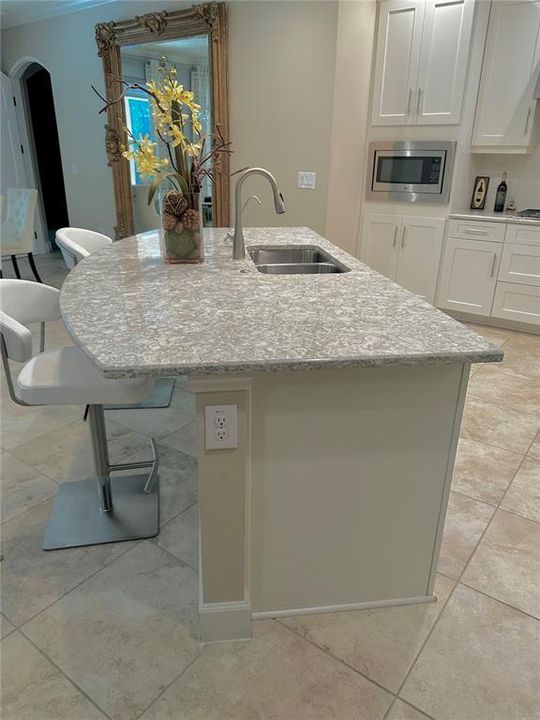 En Venta: $789,000 (5 camas, 3 baños, 3228 Pies cuadrados)