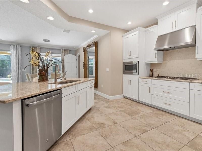 En Venta: $789,000 (5 camas, 3 baños, 3228 Pies cuadrados)