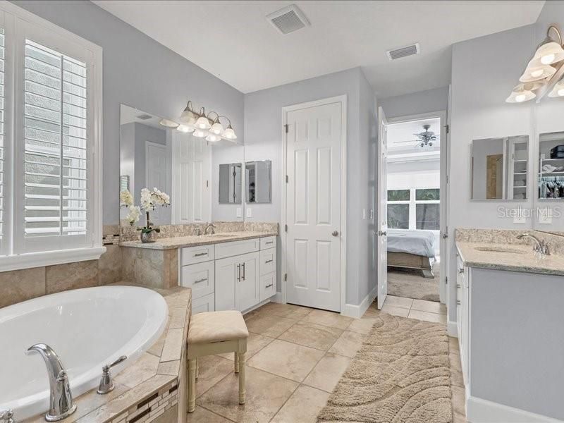 En Venta: $789,000 (5 camas, 3 baños, 3228 Pies cuadrados)