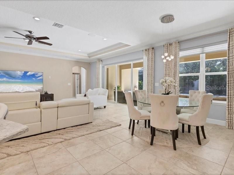 En Venta: $789,000 (5 camas, 3 baños, 3228 Pies cuadrados)