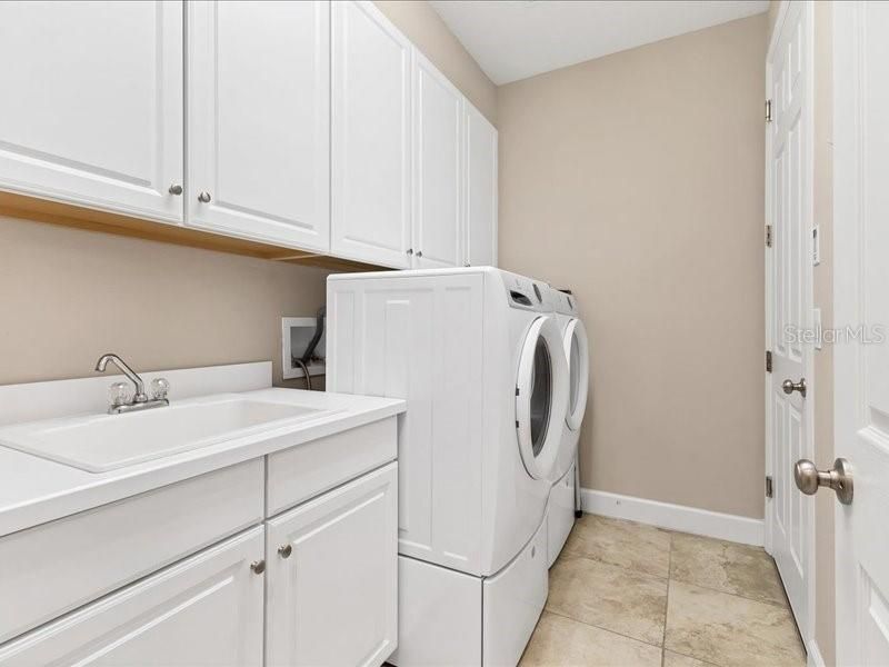 En Venta: $789,000 (5 camas, 3 baños, 3228 Pies cuadrados)