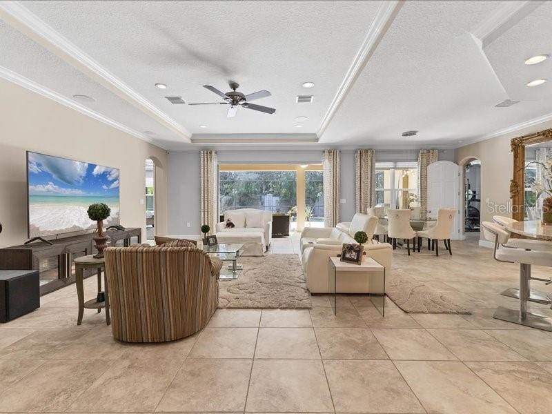 En Venta: $789,000 (5 camas, 3 baños, 3228 Pies cuadrados)