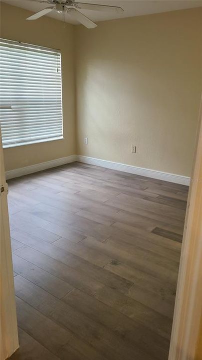 Под контрактом: $1,350 (1 спален, 1 ванн, 554 Квадратных фут)