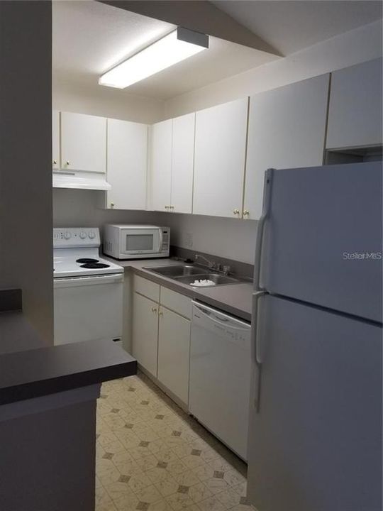 Под контрактом: $1,350 (1 спален, 1 ванн, 554 Квадратных фут)