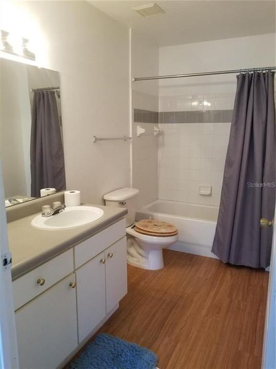 Под контрактом: $1,350 (1 спален, 1 ванн, 554 Квадратных фут)