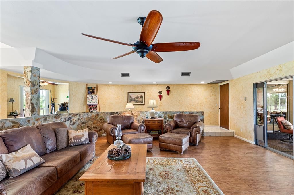 待售: $829,000 (4 贝兹, 2 浴室, 3259 平方英尺)