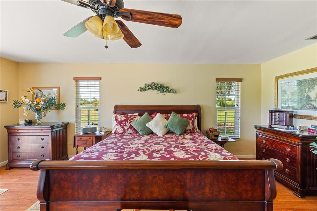 待售: $829,000 (4 贝兹, 2 浴室, 3259 平方英尺)