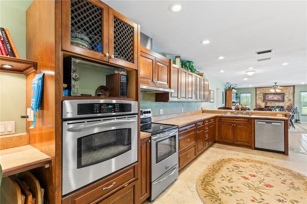 待售: $829,000 (4 贝兹, 2 浴室, 3259 平方英尺)