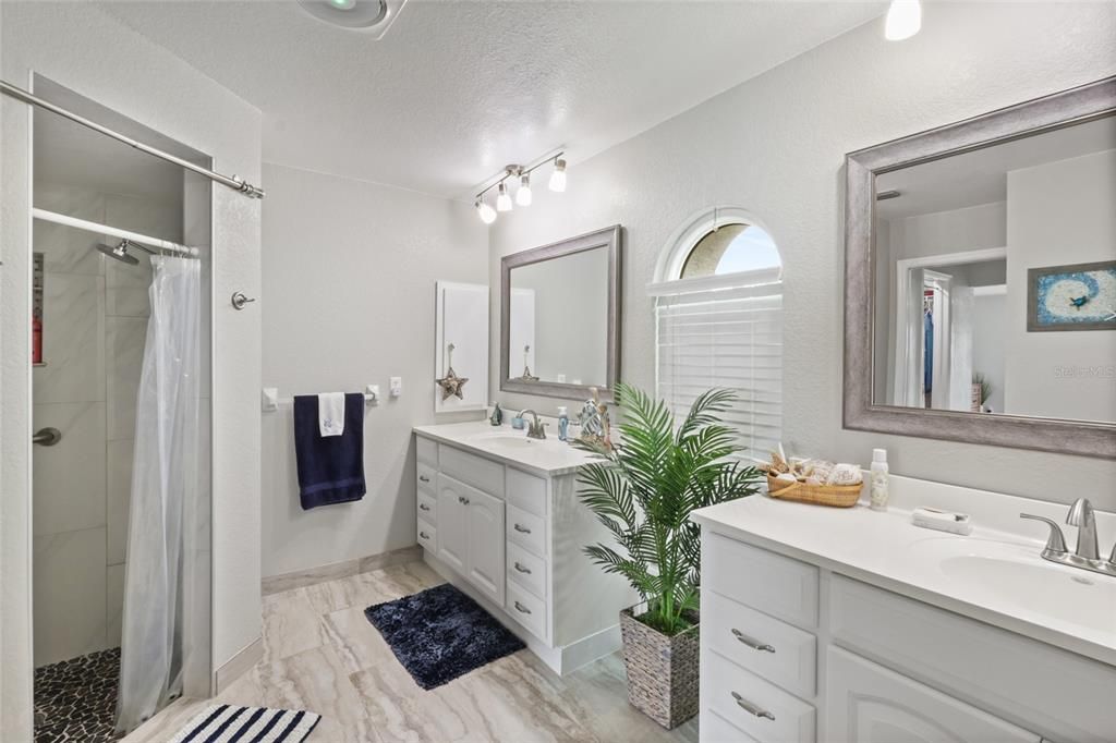 For Rent: $4,000 (3 beds, 2 baths, 1807 Square Feet)