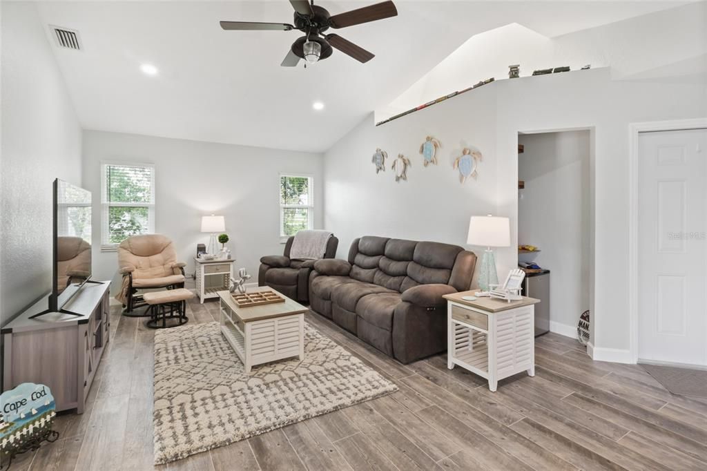 For Rent: $4,000 (3 beds, 2 baths, 1807 Square Feet)