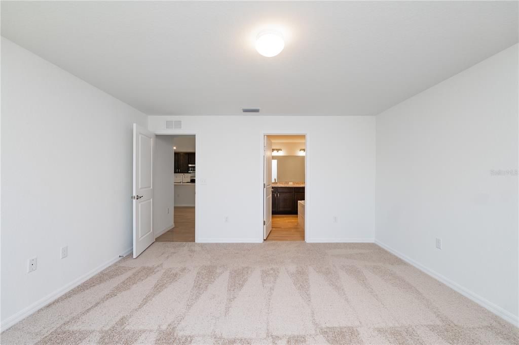 待售: $297,900 (4 贝兹, 2 浴室, 1946 平方英尺)