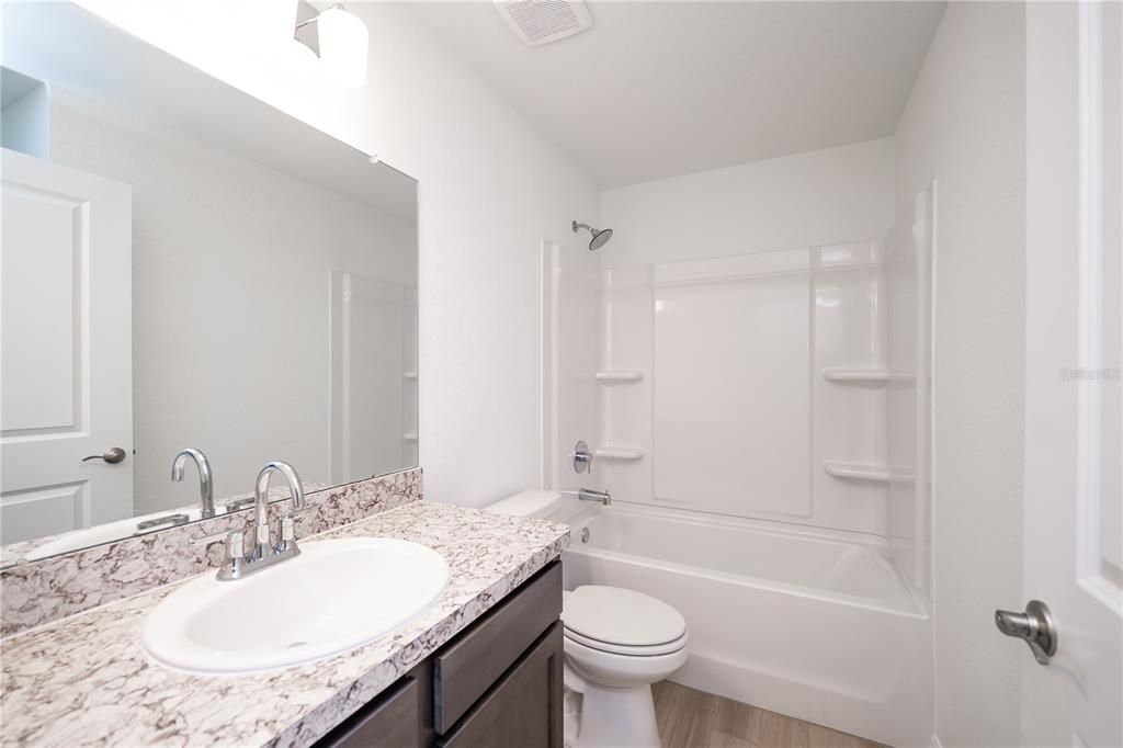 待售: $297,900 (4 贝兹, 2 浴室, 1946 平方英尺)