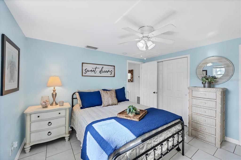 待售: $340,000 (2 贝兹, 0 浴室, 1031 平方英尺)